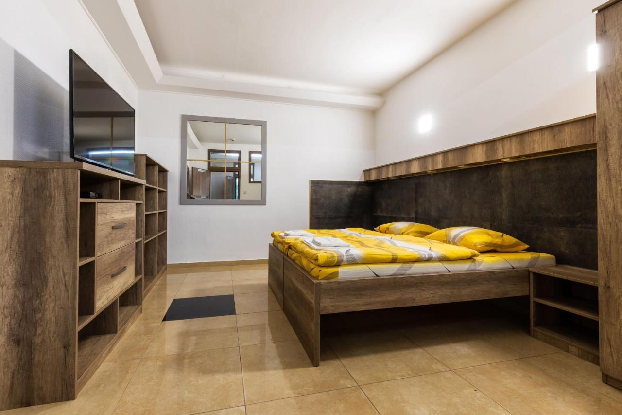 Napfeny Panzio Es Rendezvenyhaz Hotel Kecskemét Exterior foto