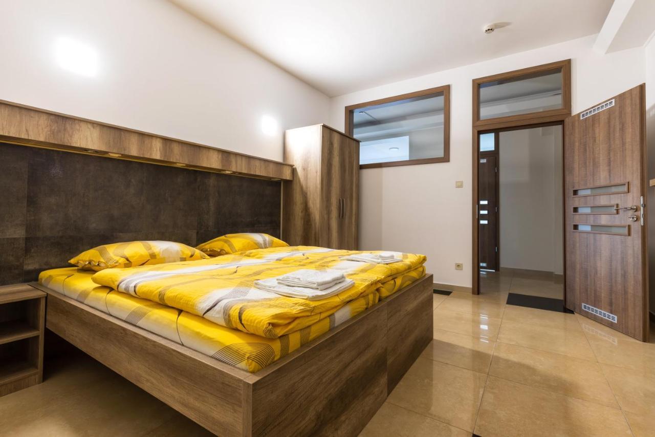 Napfeny Panzio Es Rendezvenyhaz Hotel Kecskemét Exterior foto