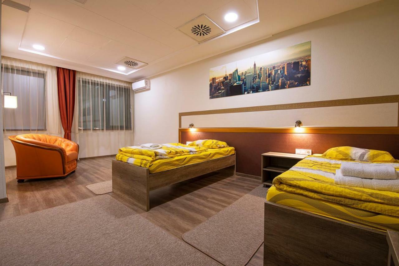 Napfeny Panzio Es Rendezvenyhaz Hotel Kecskemét Exterior foto