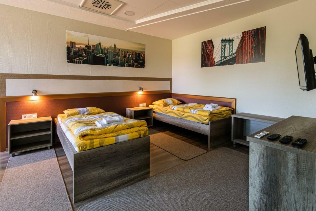 Napfeny Panzio Es Rendezvenyhaz Hotel Kecskemét Exterior foto
