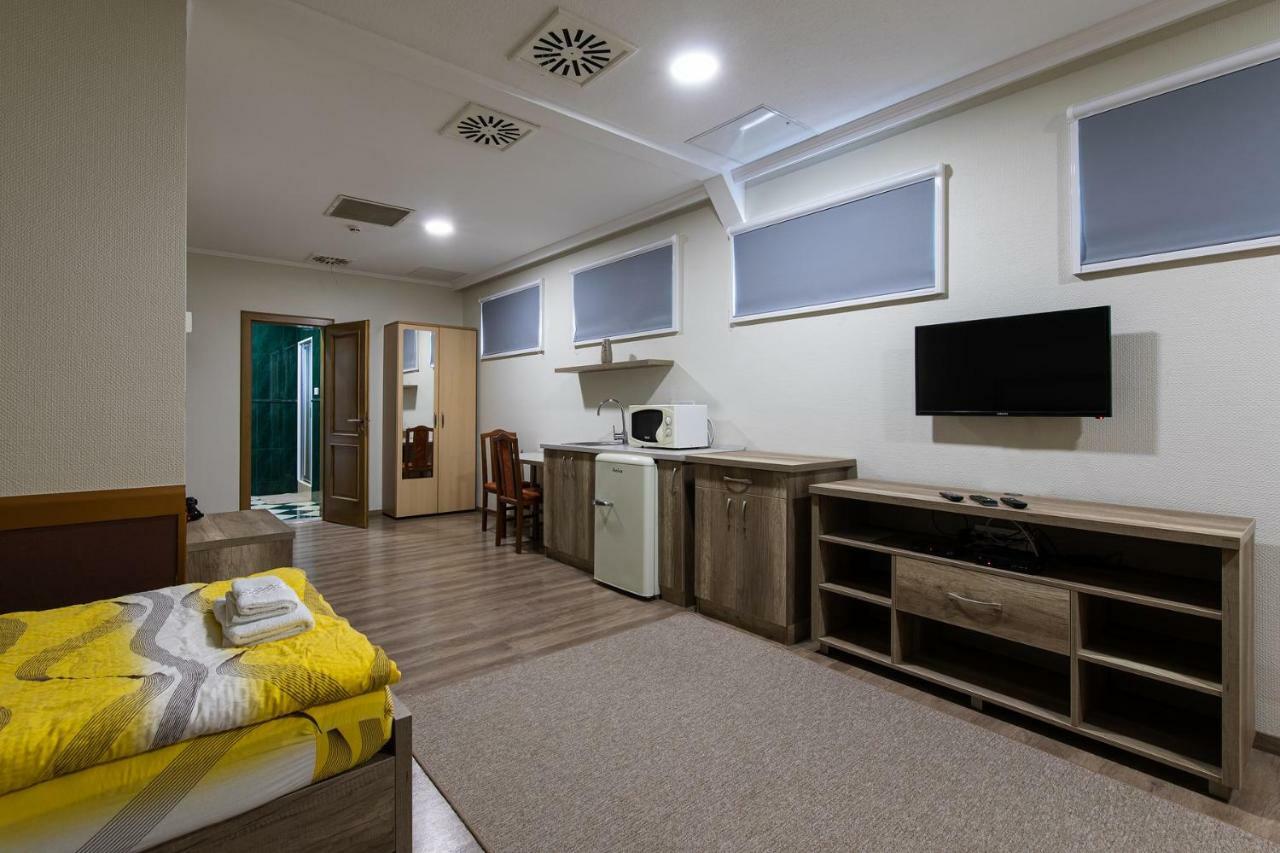 Napfeny Panzio Es Rendezvenyhaz Hotel Kecskemét Exterior foto