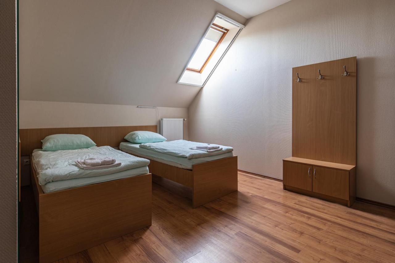 Napfeny Panzio Es Rendezvenyhaz Hotel Kecskemét Exterior foto