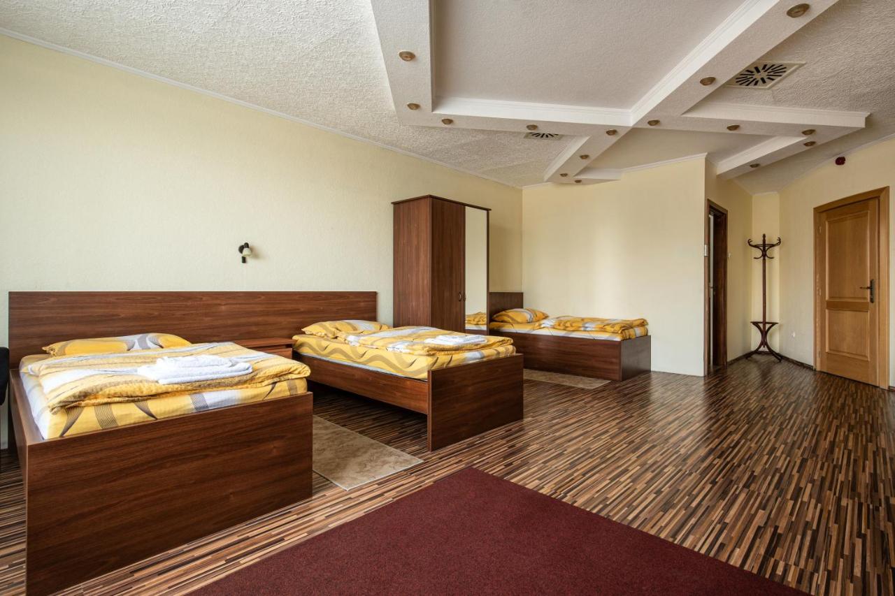 Napfeny Panzio Es Rendezvenyhaz Hotel Kecskemét Exterior foto