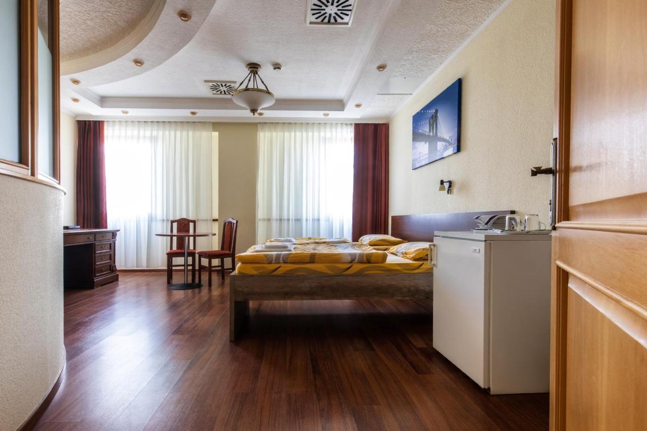 Napfeny Panzio Es Rendezvenyhaz Hotel Kecskemét Exterior foto