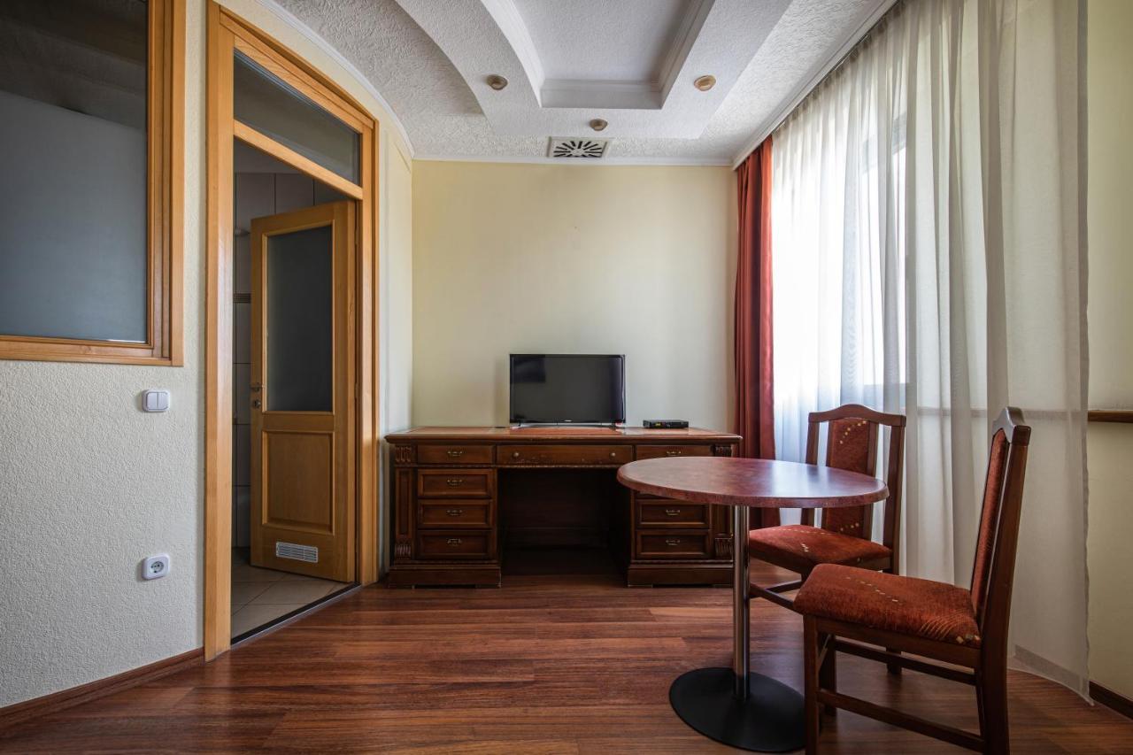 Napfeny Panzio Es Rendezvenyhaz Hotel Kecskemét Exterior foto